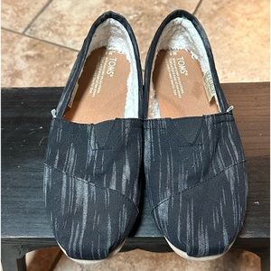 TOMS size 8